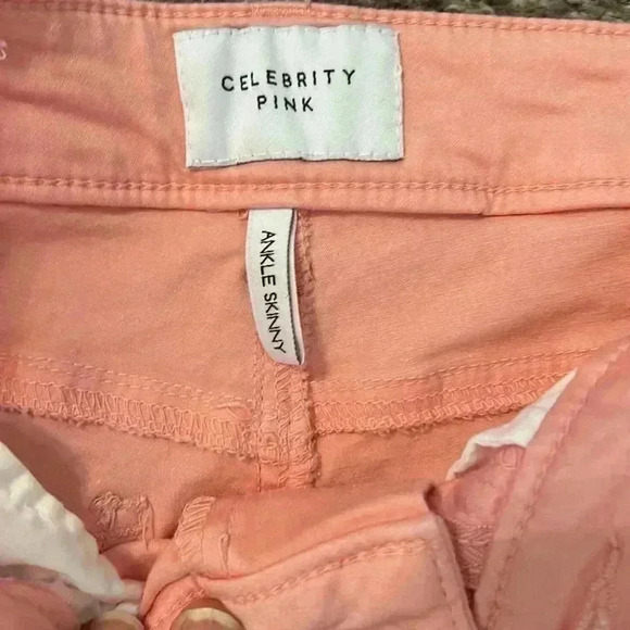 Women/Junior peach ankle capris. Stretch. Size 3/26 - Picture 3 of 4